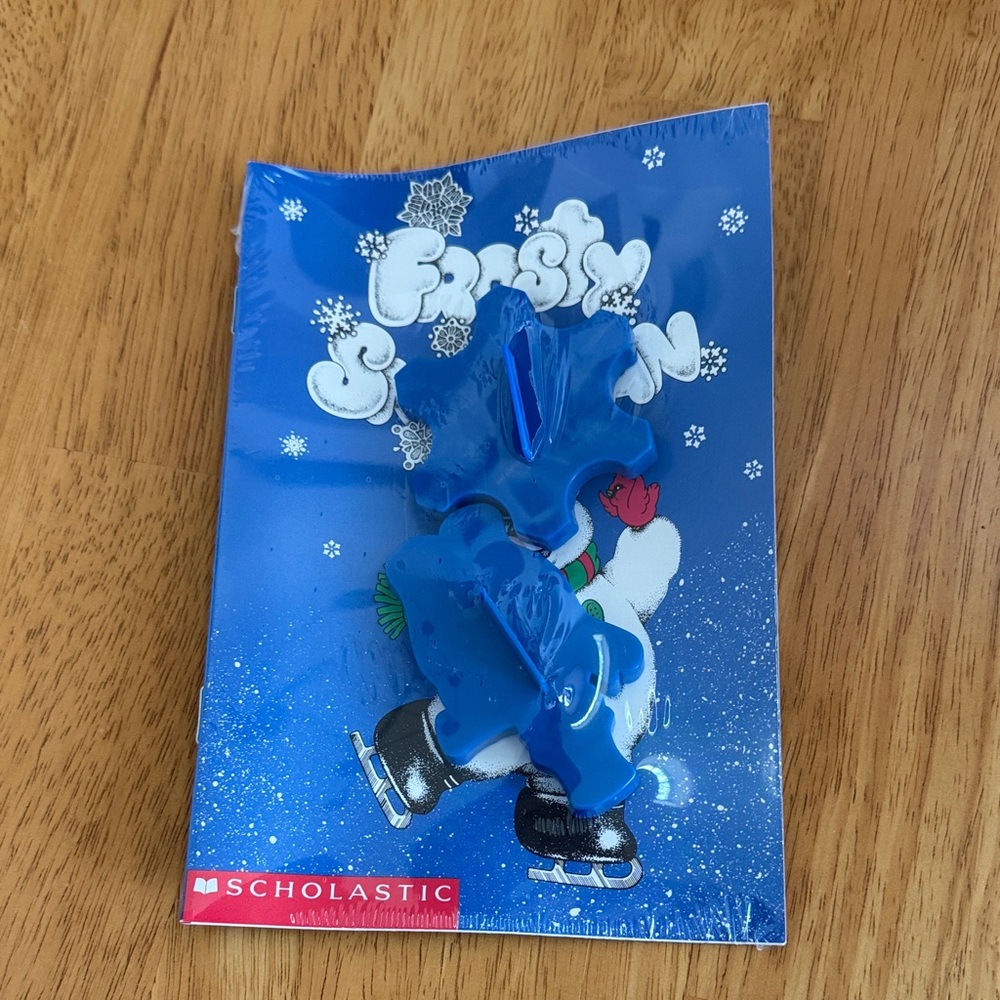 🛑 $2 in Bundle NEW Scholastic Frosty the Snowman Book + 2 Cookie Cutters